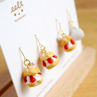 【法式幸福】草莓泡芙配熱咖啡．耳環(現貨) strawberry cream puff earrings