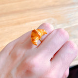 【牛角包系列】小牛角小麻花戒指(現貨) Petite Croissant twist ring