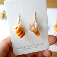 腸仔包配凍/熱奶茶/凍檸茶．手工耳環(現貨) Sausage bun with drink earrings