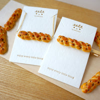 【香港餅店系列】提子丹麥條．頸鏈(現貨) Raisin Danish Bread necklace