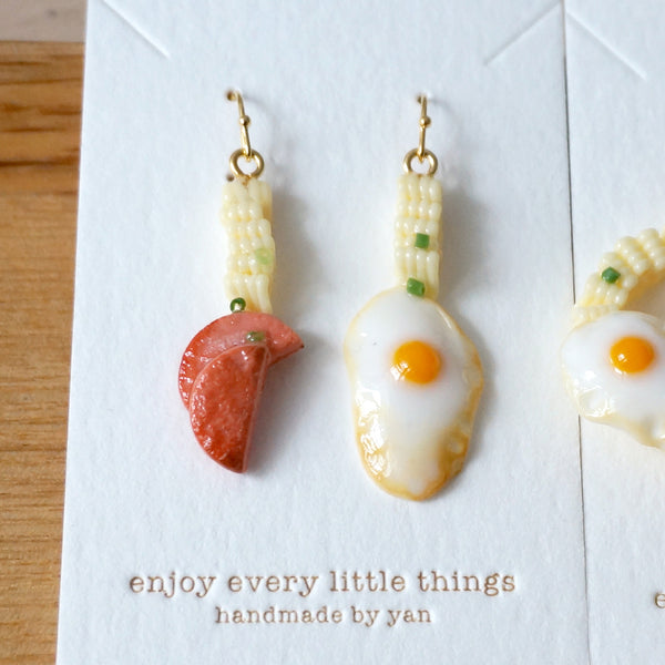 【香港茶餐廳系列】餐蛋公仔麵．耳環  Luncheon Meat & Egg Noodle earrings
